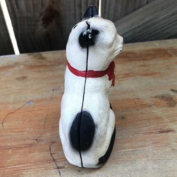 Vintage Cast Iron White & Black Cat Collectible Penny Bank with Red Bow on Neck - Picture 3 of 6